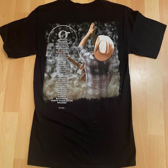 Garth Brooks 2014-2016 world tour shirt - Picture 3 of 4